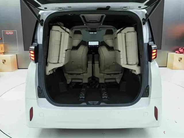 Toyota Alphard — Фото автомобиля 24