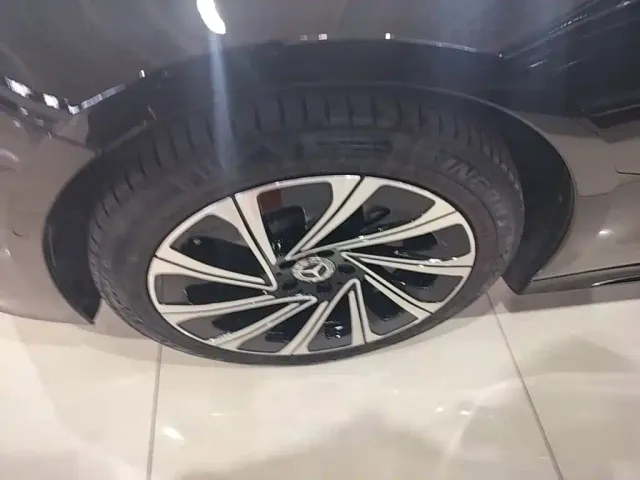 Mercedes-Benz E-Class — Фото автомобиля 22