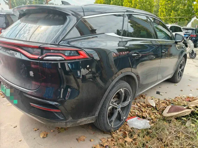 BYD Tang — Фото автомобиля 9