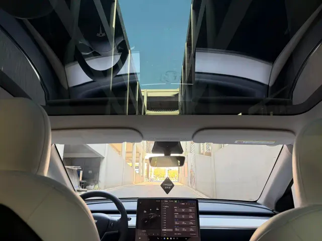 Tesla Model Y — Фото автомобиля 15