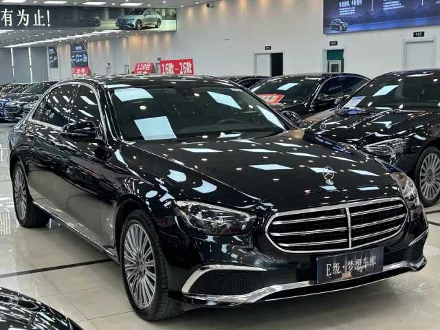 Mercedes-Benz E-Class — Фото автомобиля 3