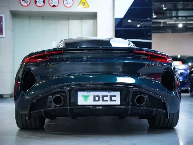 Lotus Emira — Фото автомобиля 7