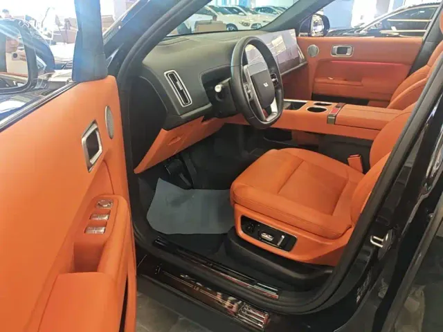 Li Auto L8 — Фото автомобиля 15