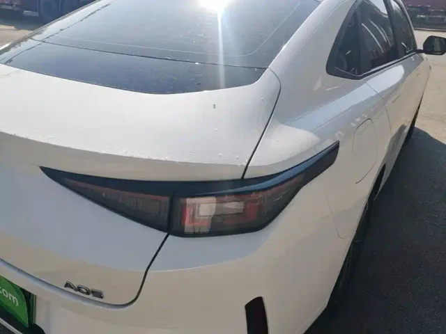 Changan Qiyuan A05 — Фото автомобиля 7