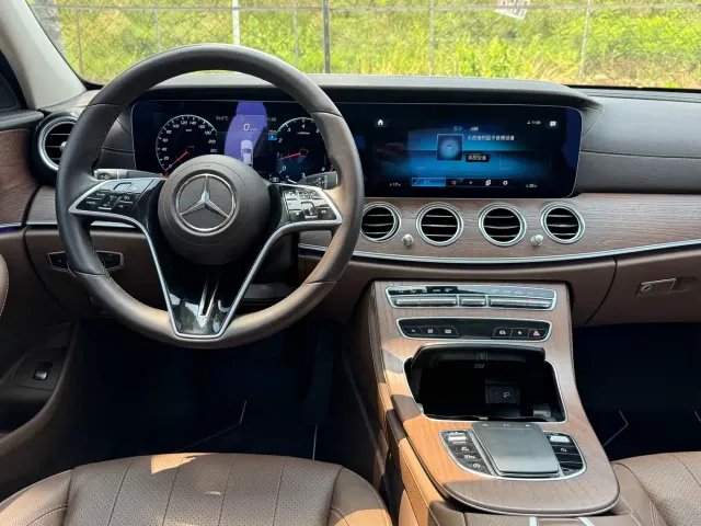 Mercedes-Benz E-Class — Фото автомобиля 11