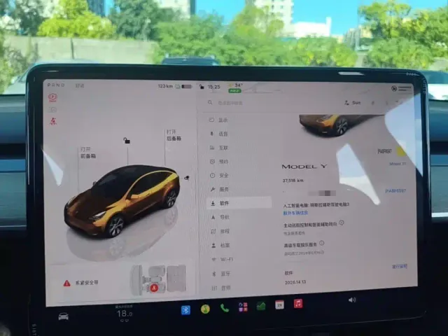 Tesla Model Y — Фото автомобиля 11