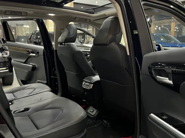 Toyota Highlander — Фото автомобиля 16