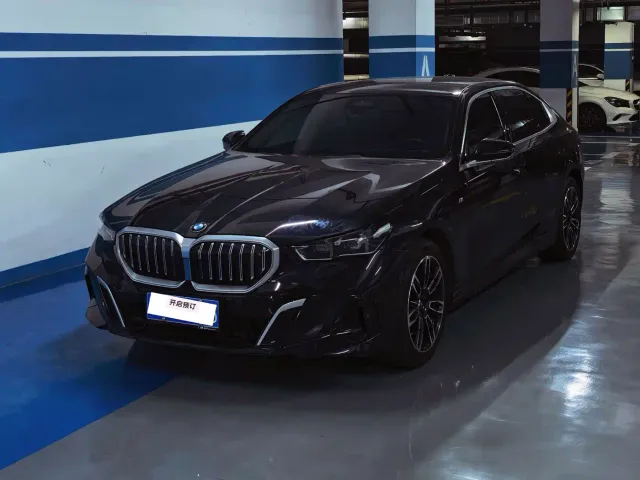 BMW 5 Series — Фото автомобиля 2