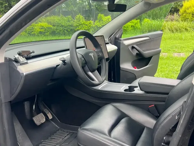 Tesla Model Y — Фото автомобиля 9