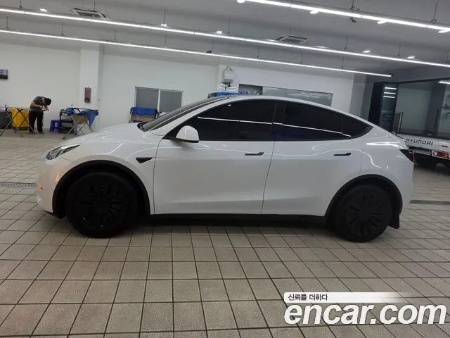 Tesla Model Y — Фото автомобиля 9