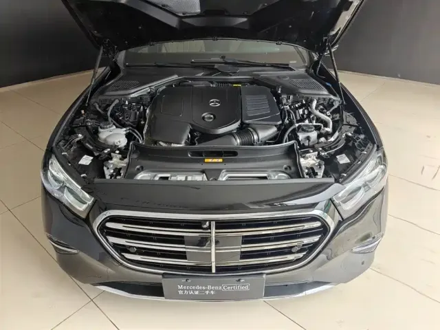 Mercedes-Benz E-Class — Фото автомобиля 2