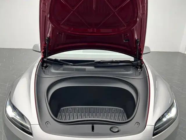 Tesla Model 3 — Фото автомобиля 13