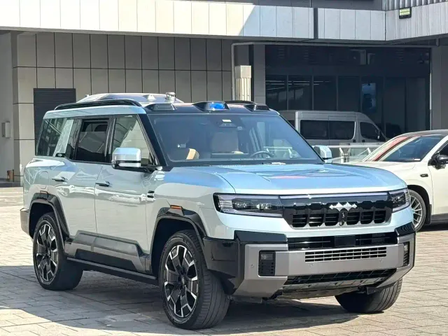 BYD FangChengBao Leopard 8 — Фото автомобиля 3