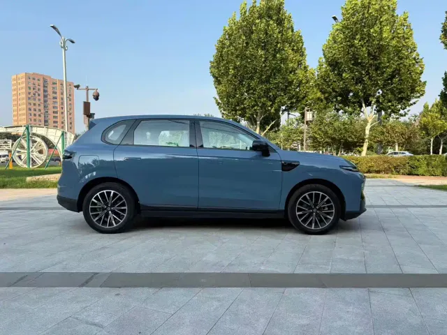 Leapmotor B10 — Фото автомобиля 4