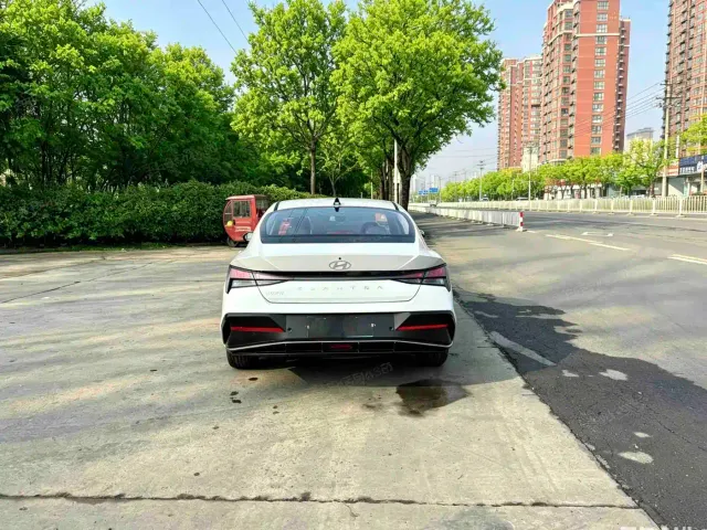 Hyundai Elantra — Фото автомобиля 9