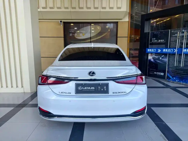 Lexus ES — Фото автомобиля 5