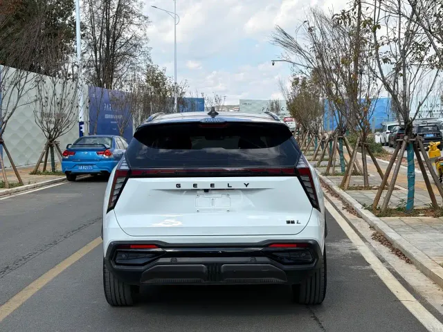 Geely Boyue L — Фото автомобиля 11