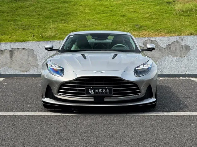 Aston Martin DB12 — Фото автомобиля 2