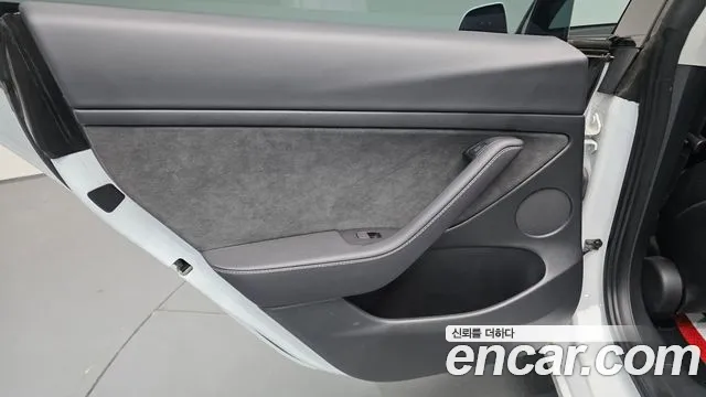 Tesla Model 3 — Фото автомобиля 14