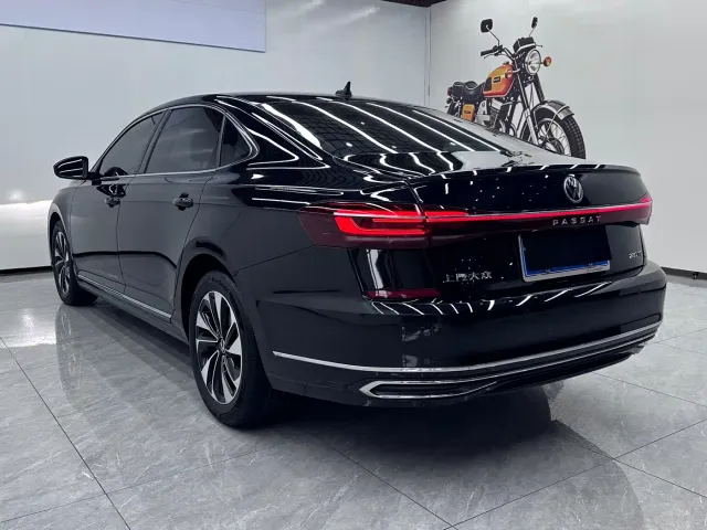 Volkswagen Passat — Фото автомобиля 6