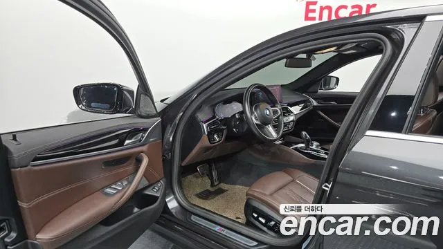 BMW 5 Series G30 — Фото автомобиля 14
