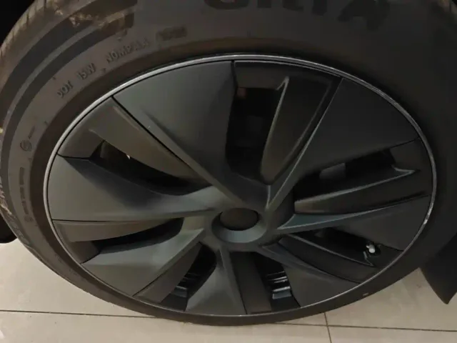 Tesla Model Y — Фото автомобиля 4