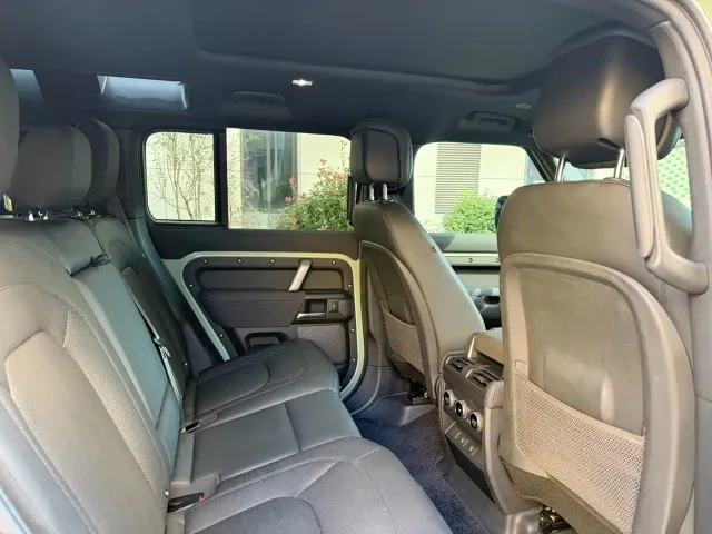 Land Rover Defender — Фото автомобиля 12