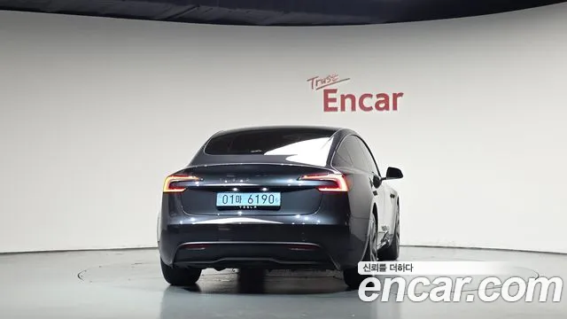 Tesla Model 3 — Фото автомобиля 4