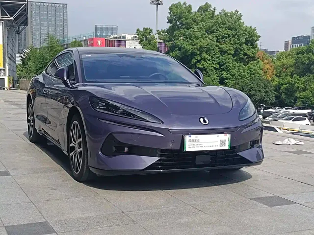 Denza Z9 — Фото автомобиля 3