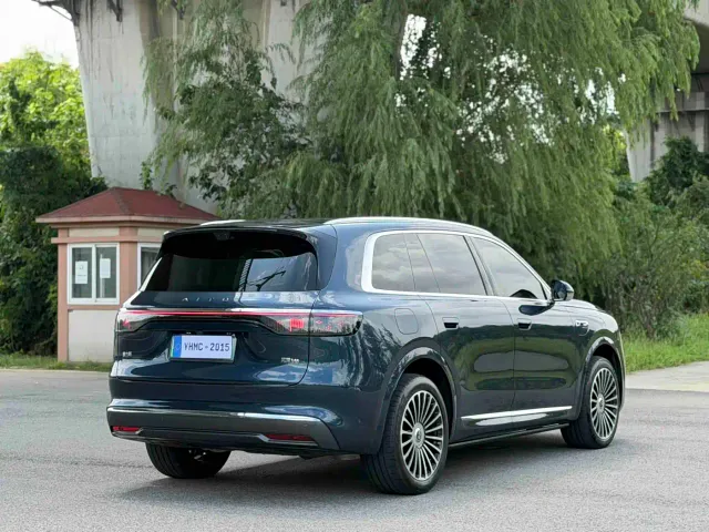 Aito M8 — Фото автомобиля 23