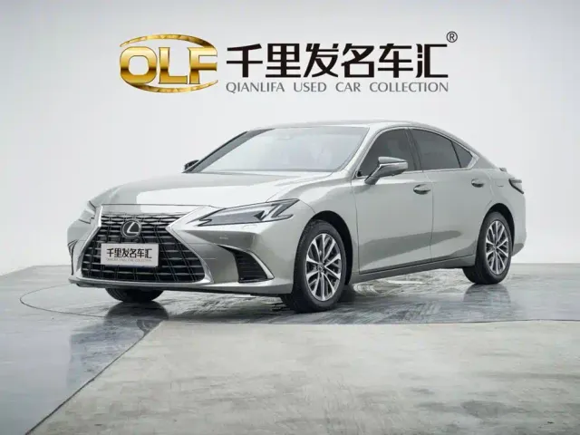 Фотография автомобиля — Lexus ES