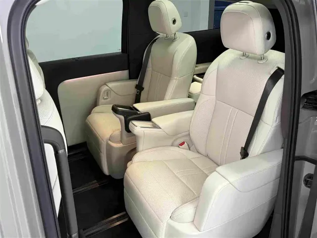 Li Auto MEGA — Фото автомобиля 10