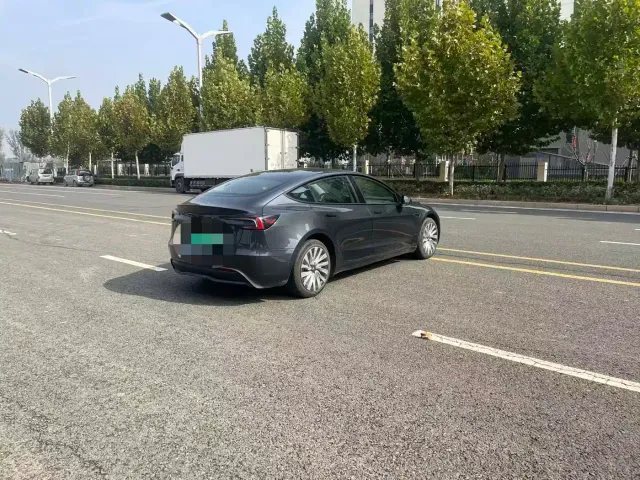 Tesla Model 3 — Фото автомобиля 9