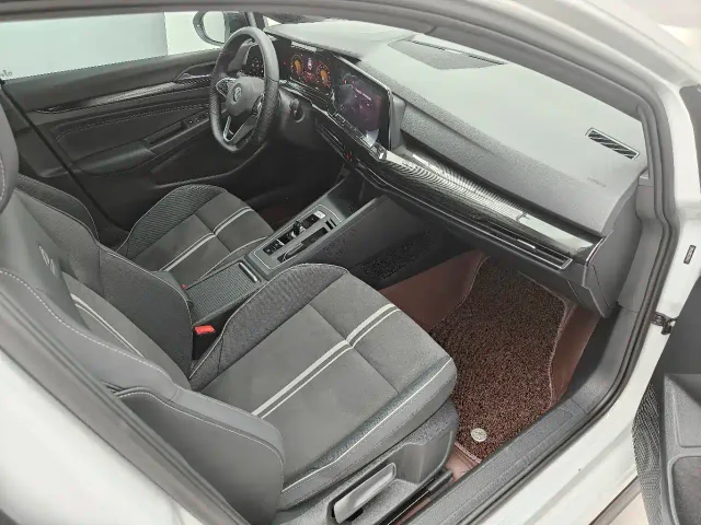 Volkswagen Golf — Фото автомобиля 14
