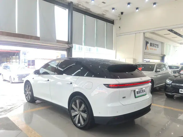 Li Auto i6 — Фото автомобиля 5
