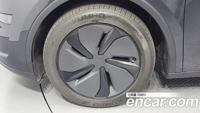 Tesla Model Y — Фото автомобиля 5