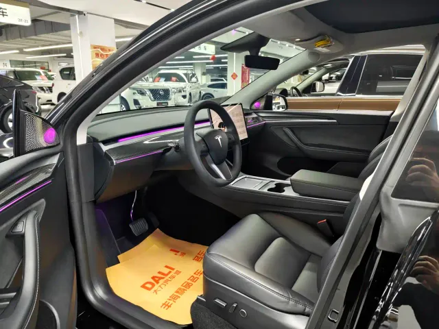 Tesla Model Y — Фото автомобиля 7
