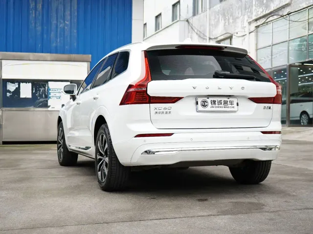 Volvo XC60 — Фото автомобиля 5