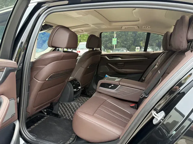 BMW 5 Series — Фото автомобиля 6