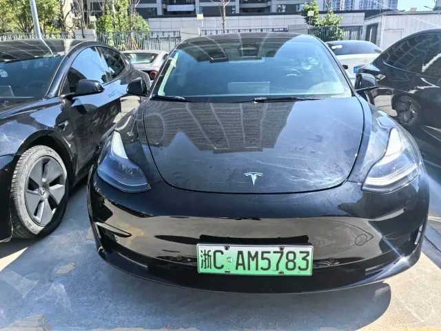 Tesla Model 3 — Фото автомобиля 3