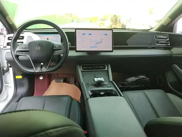 BYD Qin L — Фото автомобиля 9