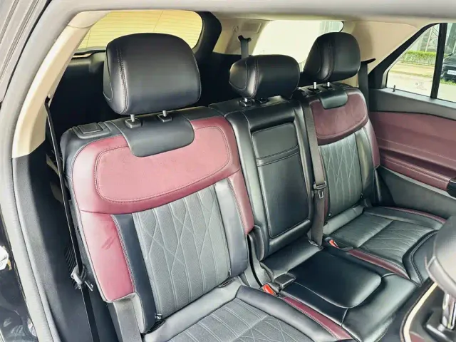 Ford Explorer — Фото автомобиля 8