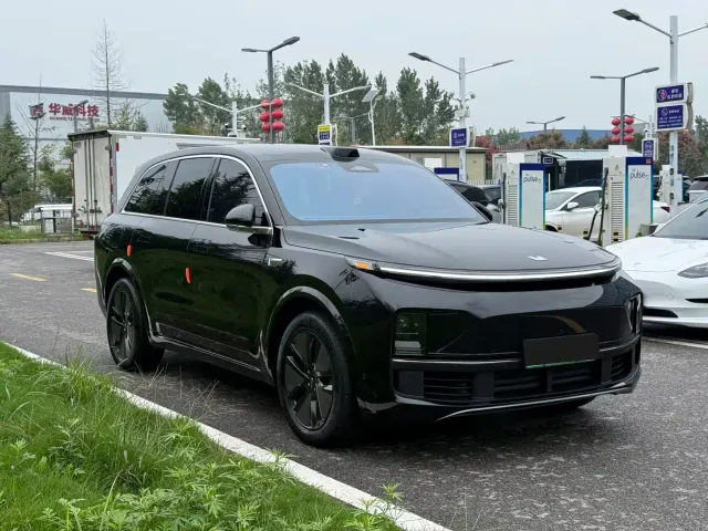Li Auto L8 — Фото автомобиля 3