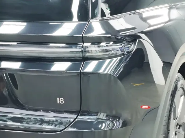 Li Auto Li i8 2025 Standard Edition — Фото автомобиля 14