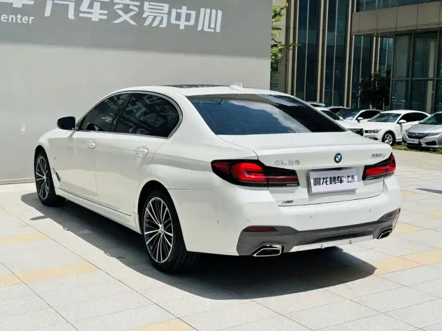 BMW 5 Series — Фото автомобиля 16