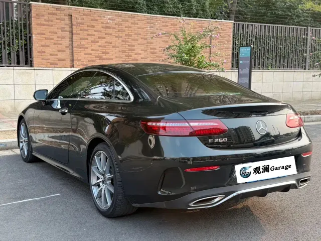 Mercedes-Benz E-Class — Фото автомобиля 3