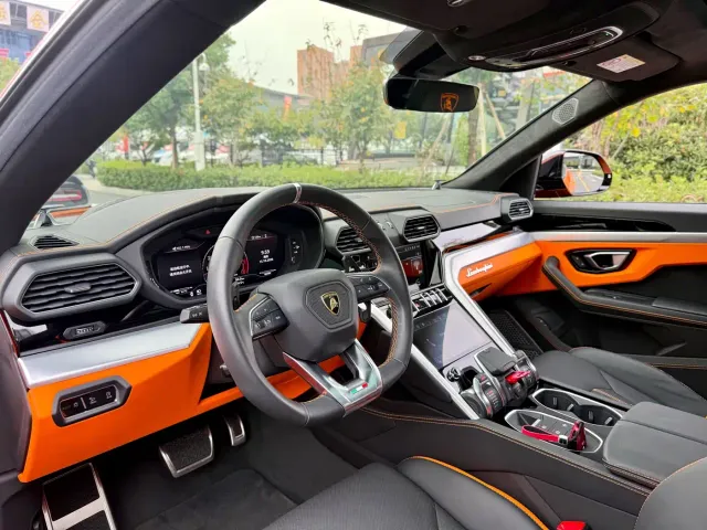 Lamborghini Urus — Фото автомобиля 4