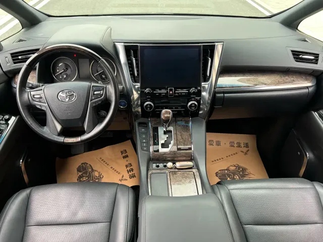 Toyota Alphard — Фото автомобиля 8