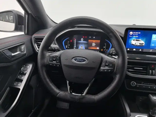 Ford Focus — Фото автомобиля 11