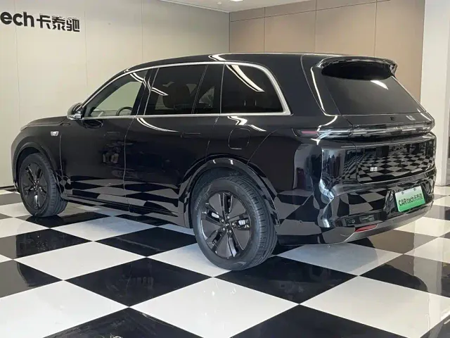 Li Auto L8 — Фото автомобиля 7